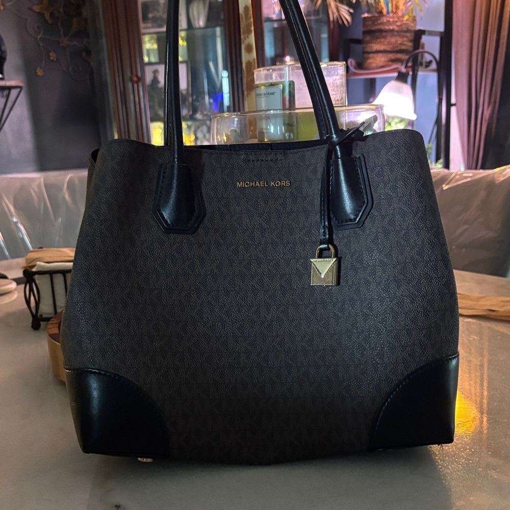 Michael Kors Elegant Black and Brown Tote